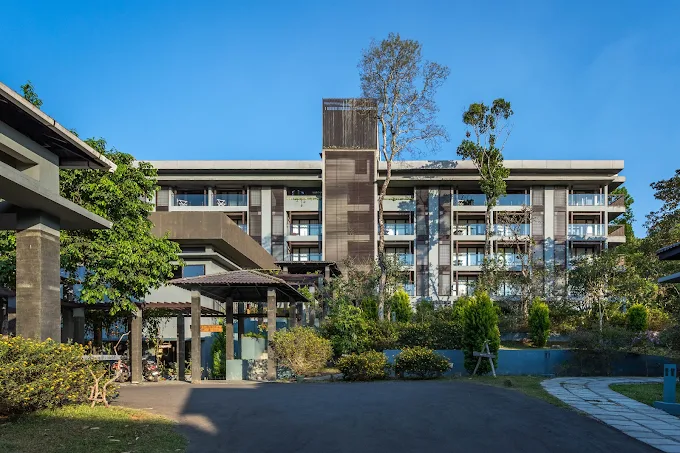 The Mountain Courtyard